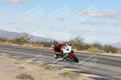 media/Nov-16-2025-Race Pace (Sun) [[8c5fa54630]]/Non Verified Riders (1st 20 Minutes)/3-Turn 3 Inside (11am)/